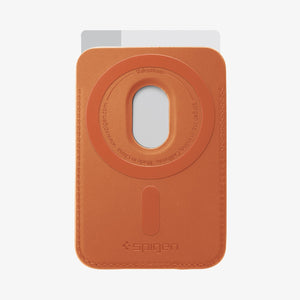 Rear magnetic ring of the Spigen Valentinus MagFit Metallic Orange wallet
