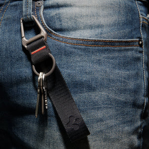Spigen Universal Key Ring and Strap – Carabiner — product fit, construction or installation view 7